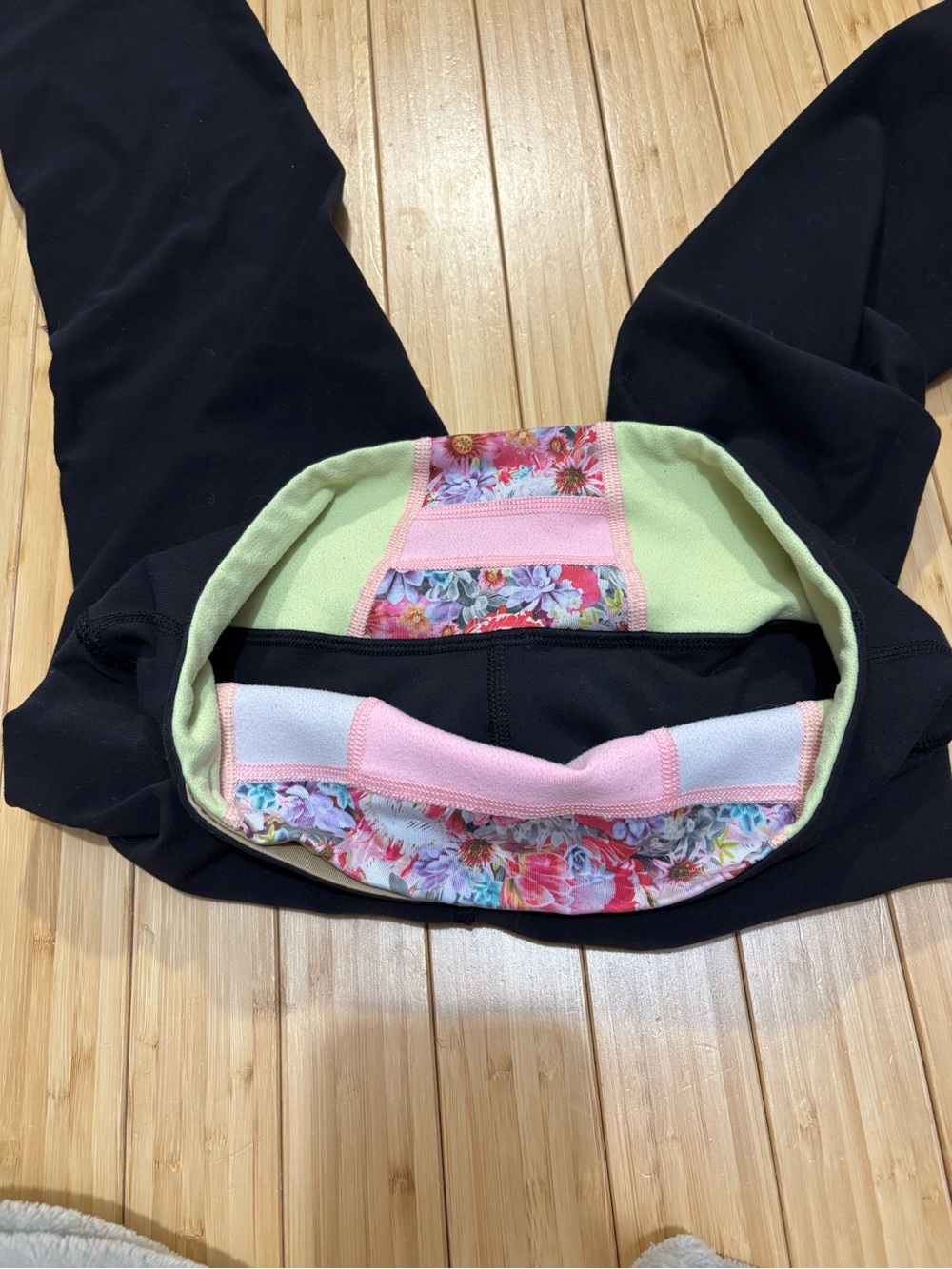 Lululemon Reversible Wunder Under Crop leggings. Size 4. - Picture 5 of 13
